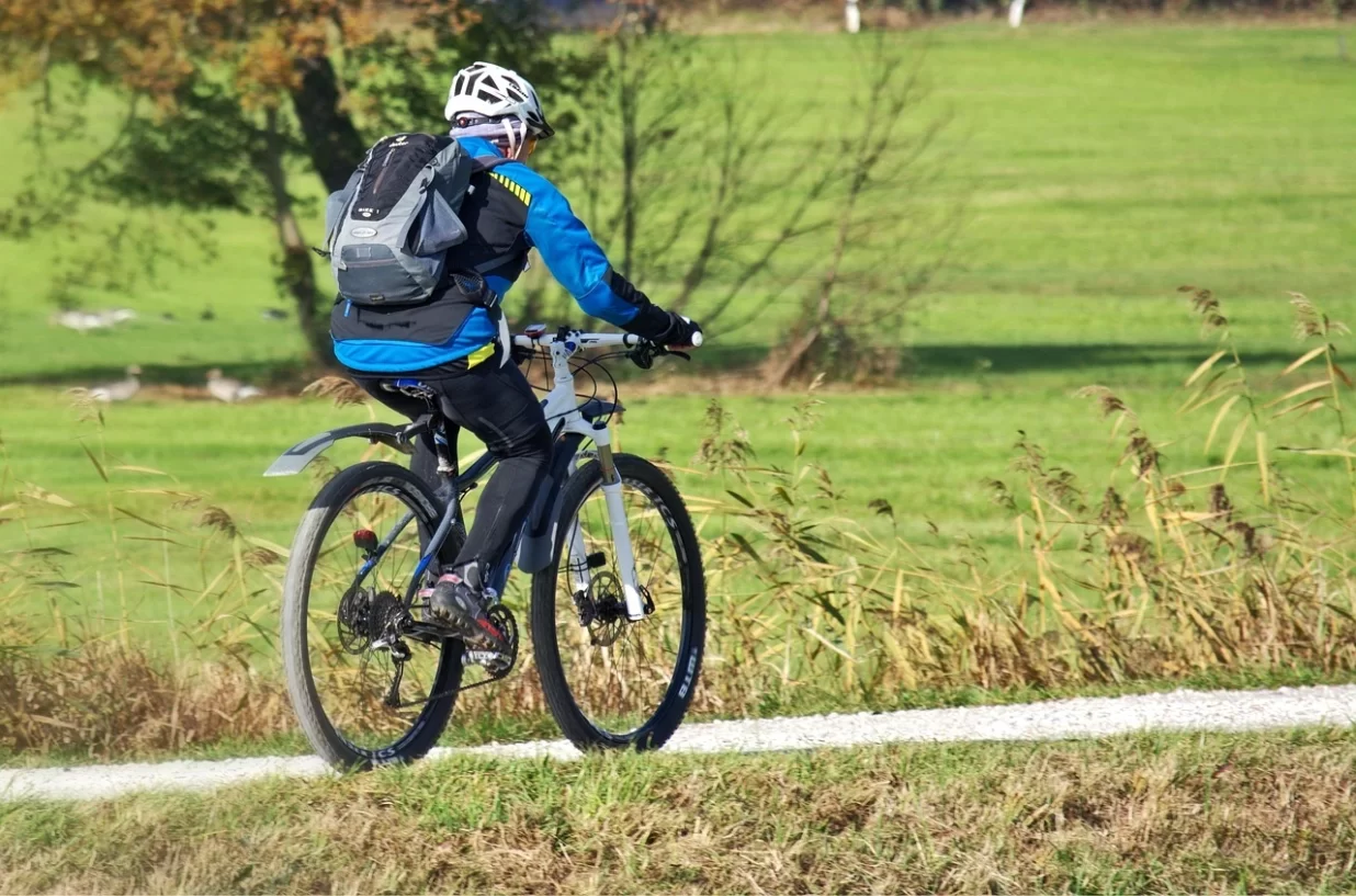 VTT sur des chemins de campagne